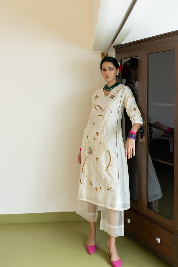 Shwetara Kurta Set with Dupatta