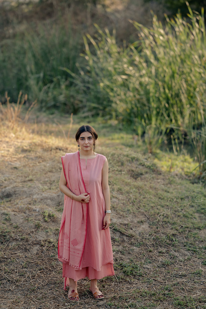 Sugar pink sleeveless kurta set