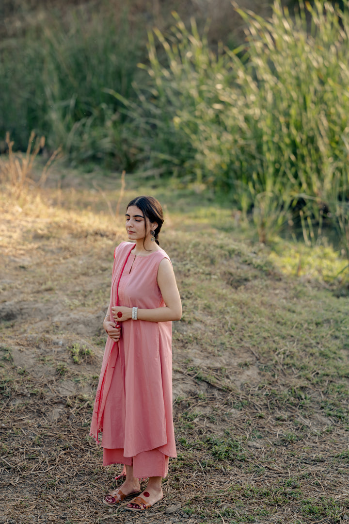 Sugar pink sleeveless kurta set