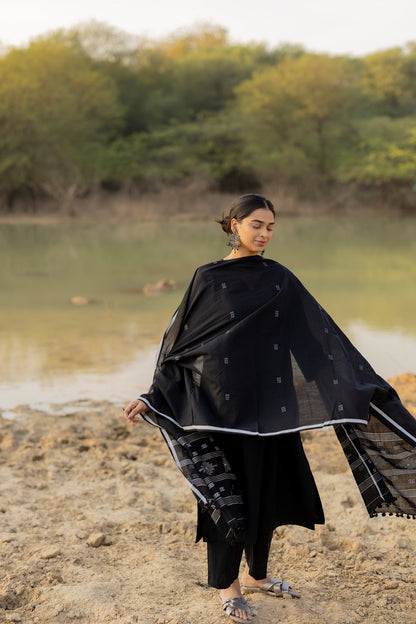 Noir Elegance Kurta Set with Jaamdani Dupatta