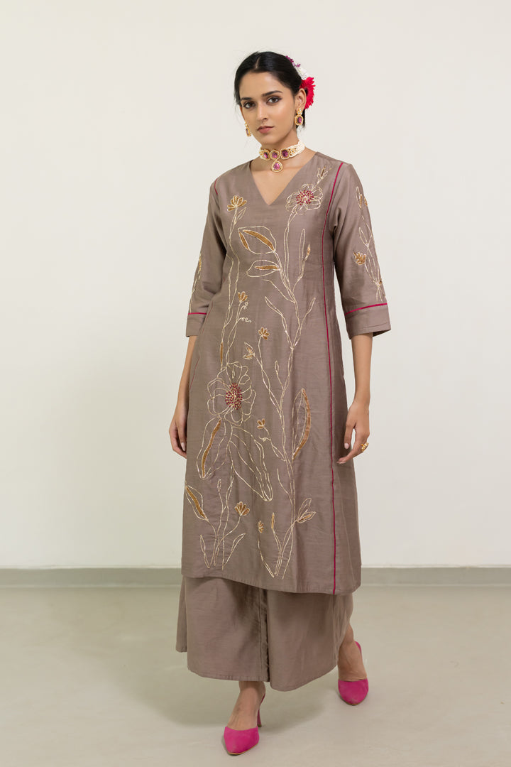 Chhayaa Embroidered Kurta Set