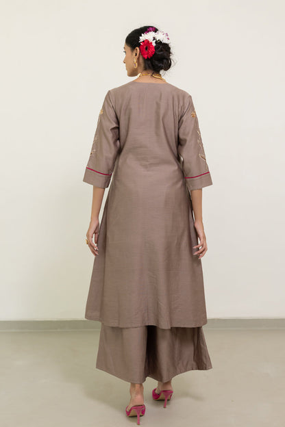 Chhayaa Embroidered Kurta Set with Dupatta