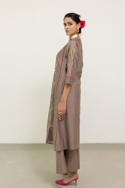 Chhayaa Embroidered Kurta Set with Dupatta