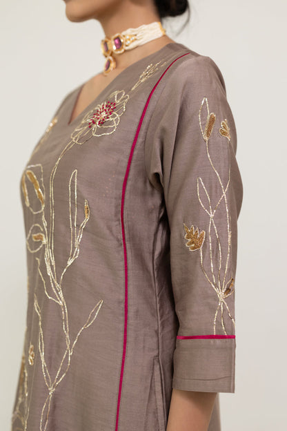 Chhayaa Embroidered Kurta Set with Dupatta