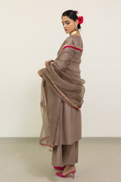 Chhayaa Embroidered Kurta Set with Dupatta
