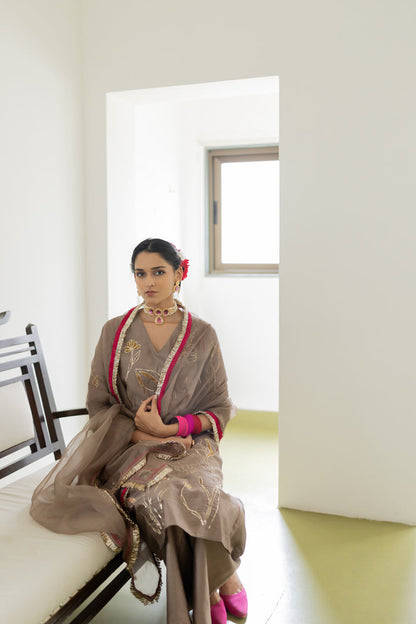 Chhayaa Embroidered Kurta Set with Dupatta