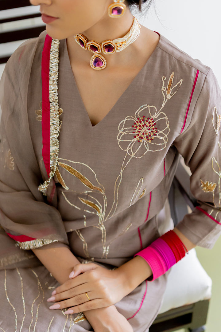 Chhayaa Embroidered Kurta Set