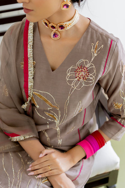 Chhayaa Embroidered Kurta Set