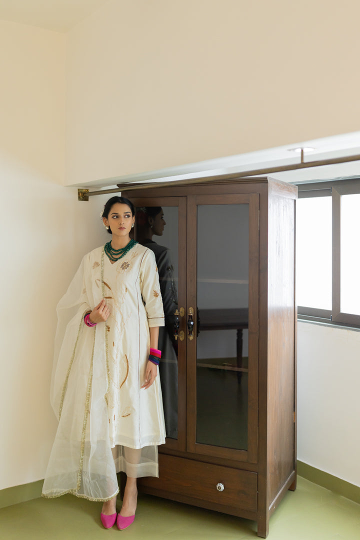 Shwetara Kurta Set with Dupatta