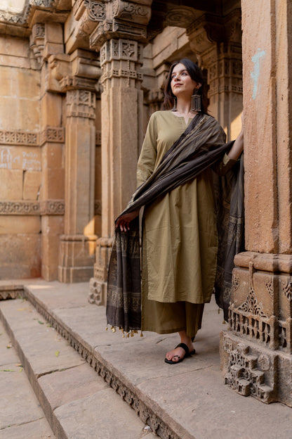 Banni Clay Kurta Set with Ajrakh Dupatta