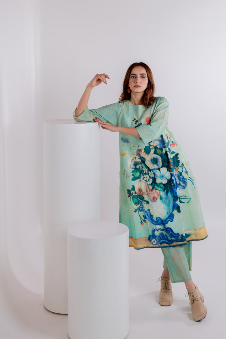 Still LIfe Vase Kurta